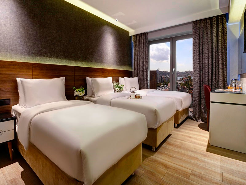 اتاق سه نفره هتل دورا پرا استانبول